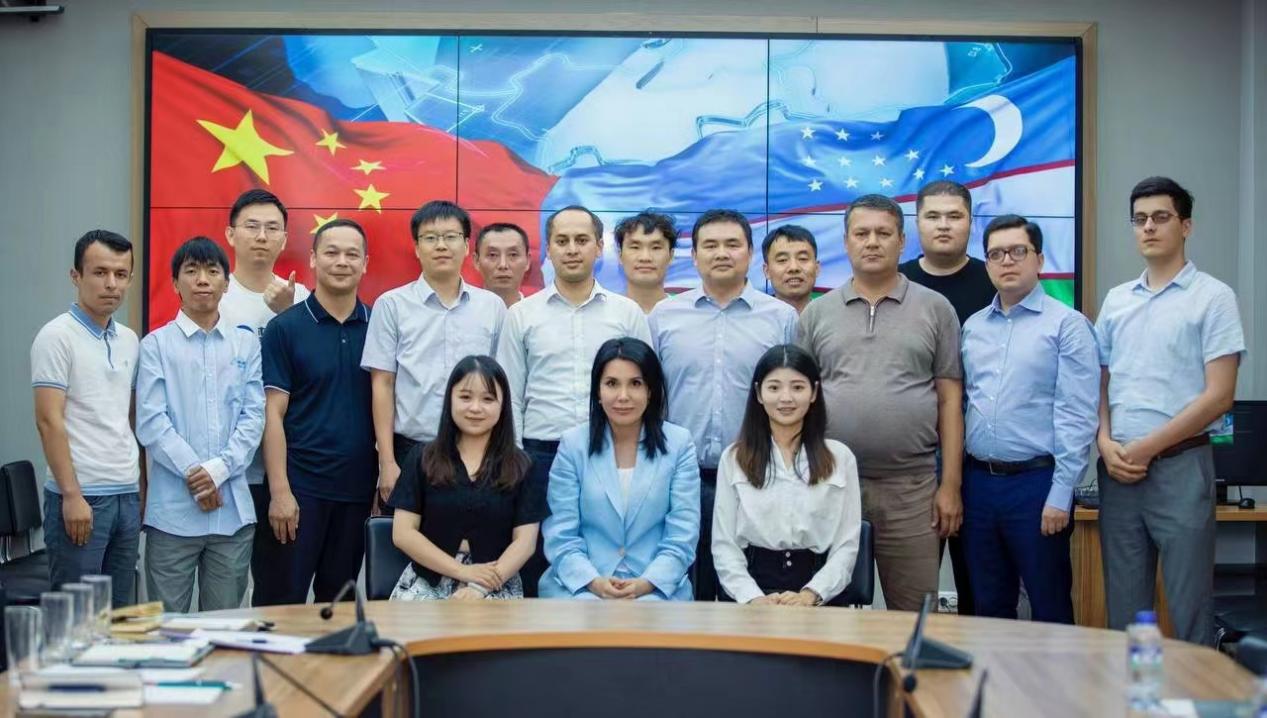 中國援助-烏茲別克斯坦教育項目鴻寶穩(wěn)壓電源順利交付